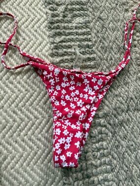 SHEIN Red dk pink Floral Tie-Side Bikini Bottoms with White Print flower cheeky